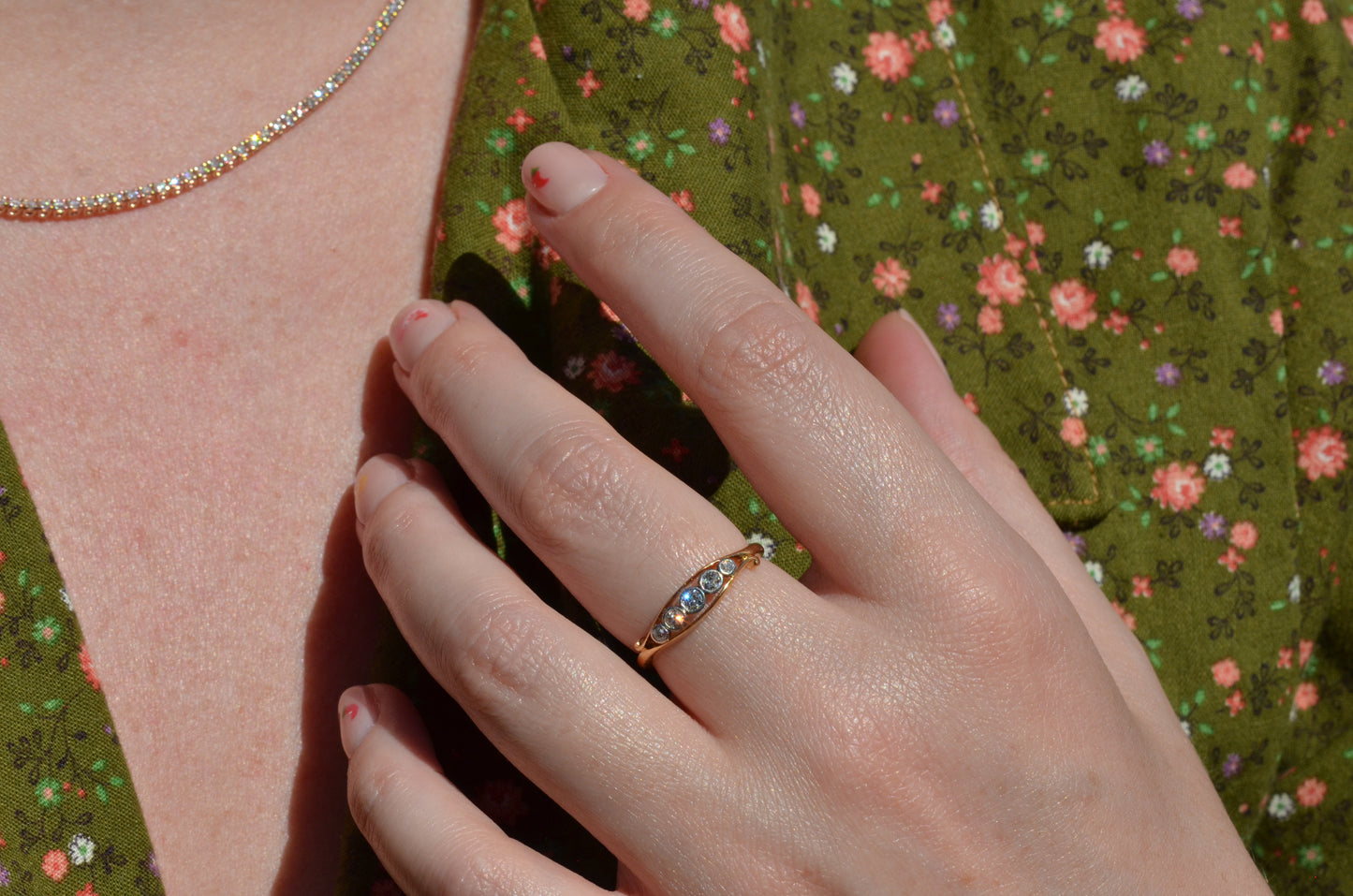 Elegant Edwardian Five Stone Band