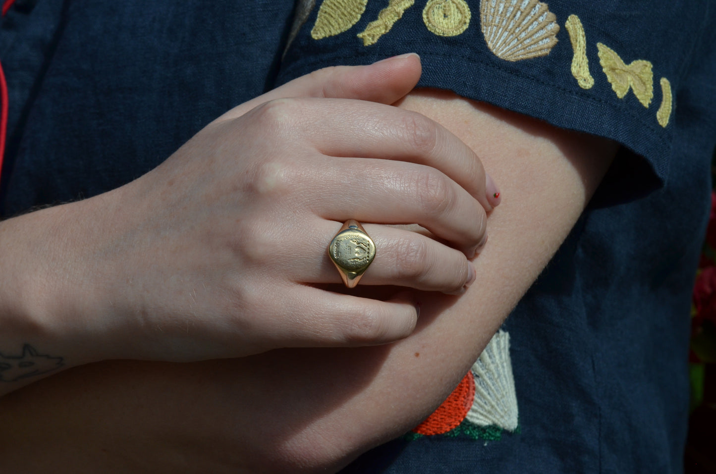 Inspirational Vintage Crest Signet