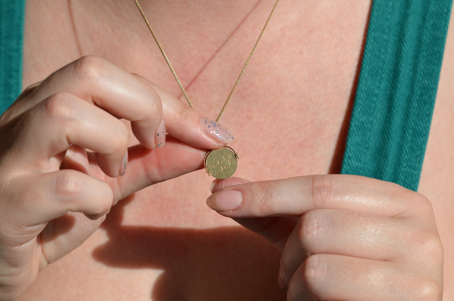 Playful Vintage "Good Luck" Spinner Charm