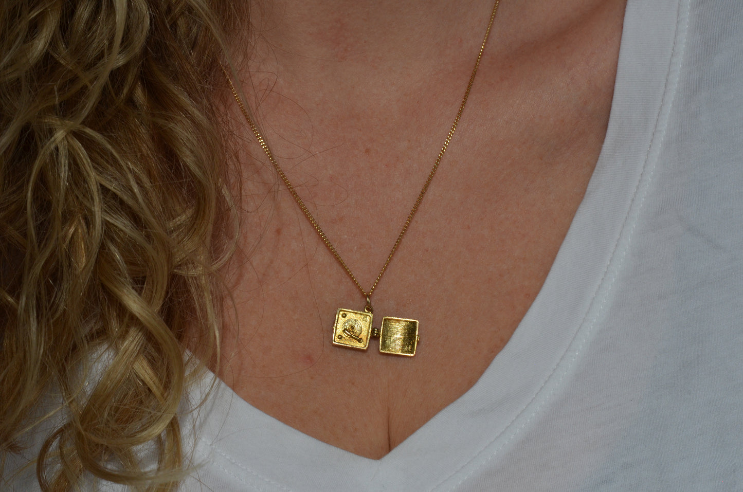 Articulated Record Player Charm