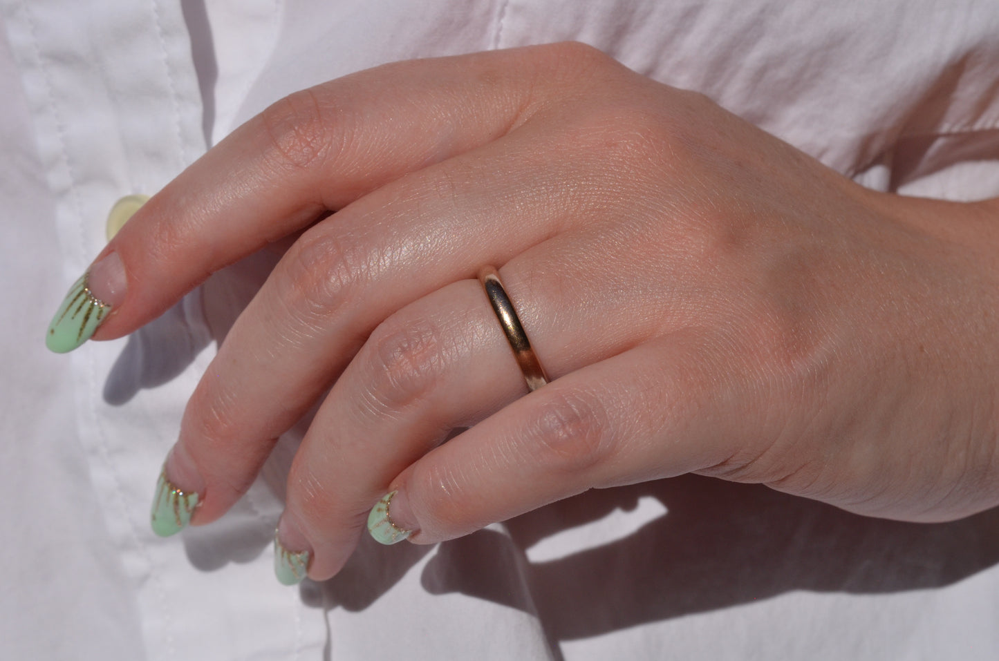 Rosy Round Antique Band Ring