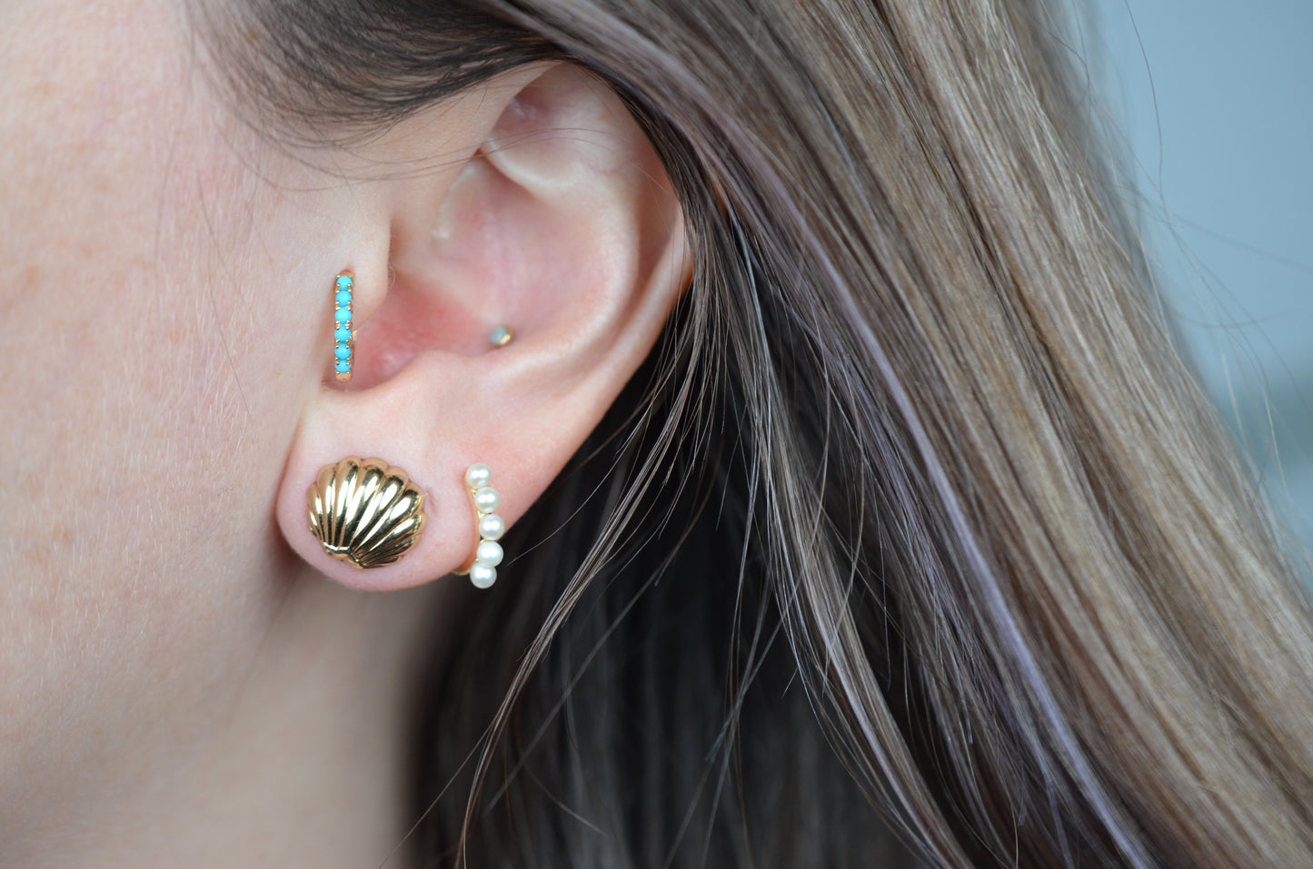 Summery Vintage Gold Shell Studs