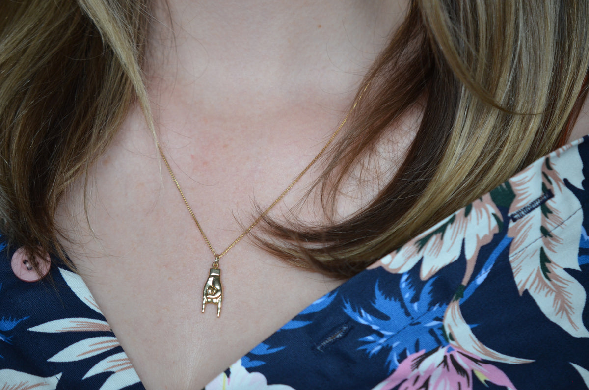 Slim Vintage Mano Cornuto Charm