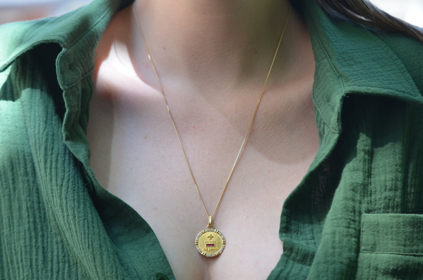 Glamorous Diamond Studded Médaille d'Amour