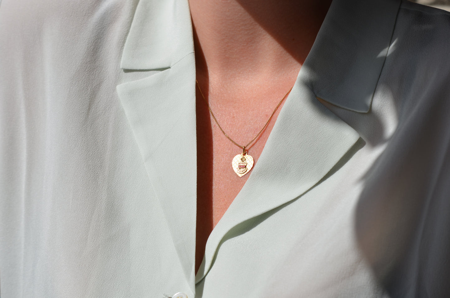 Gorgeous Heart Medaille D'Amour Pendant