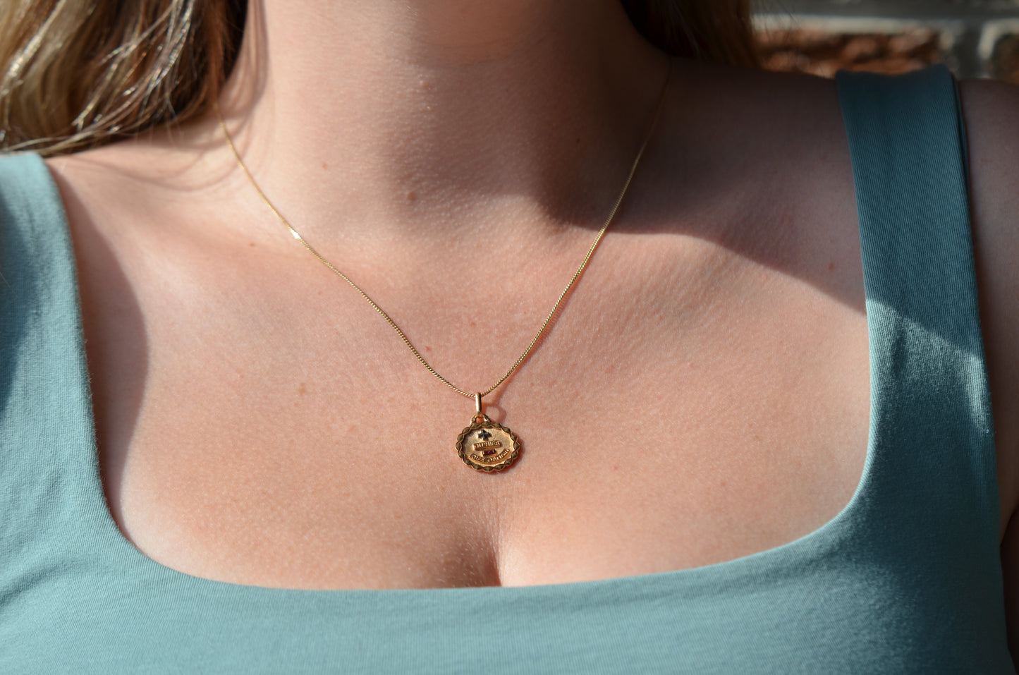 Scalloped Vintage Médaille d'Amour