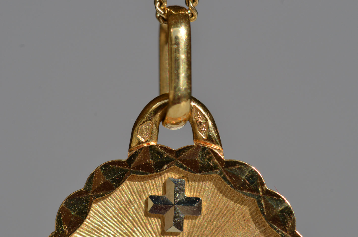 Classic Scalloped Vintage Médaille d'Amour