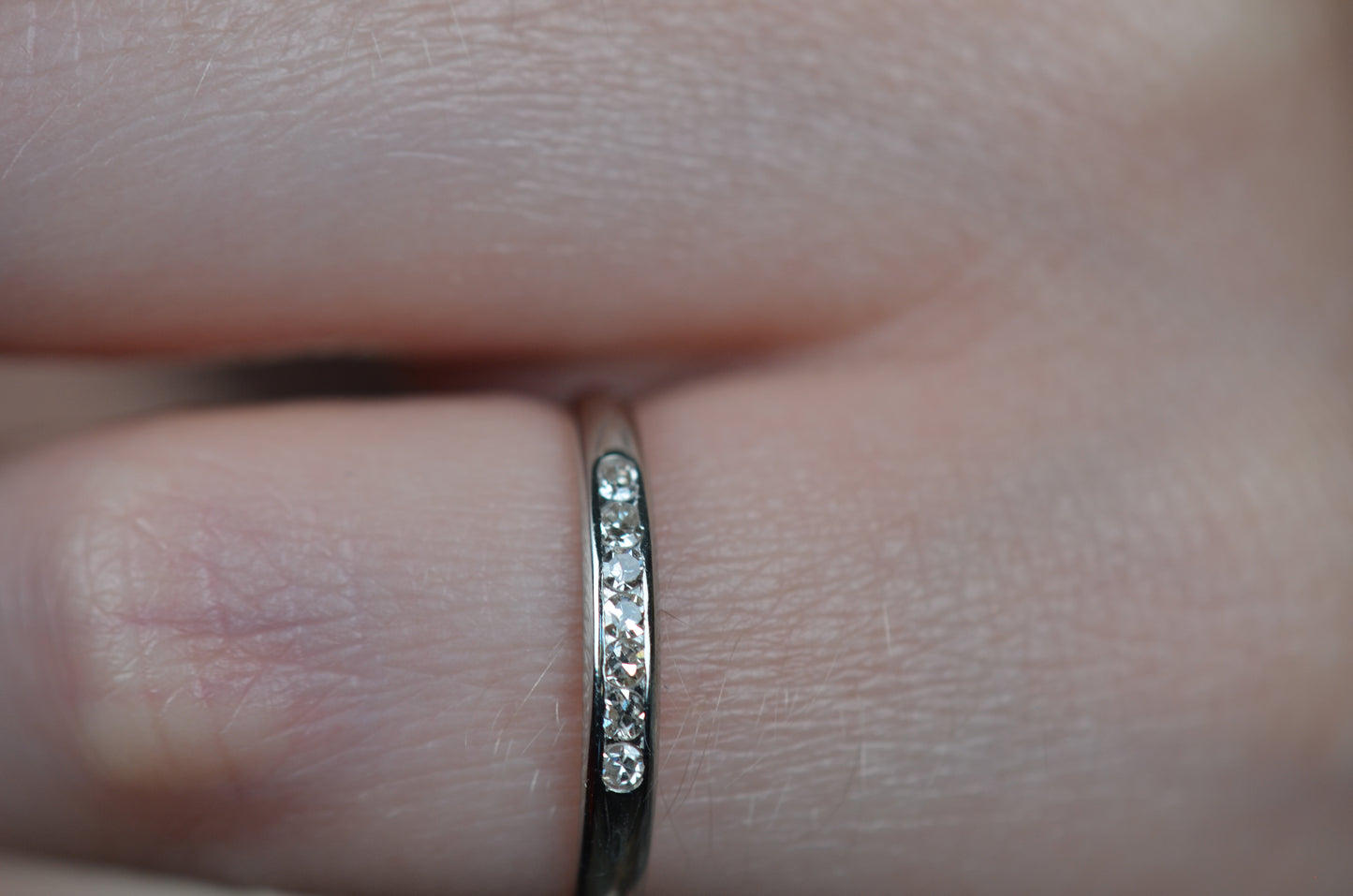 Minimal Retro White Gold Diamond Stacker