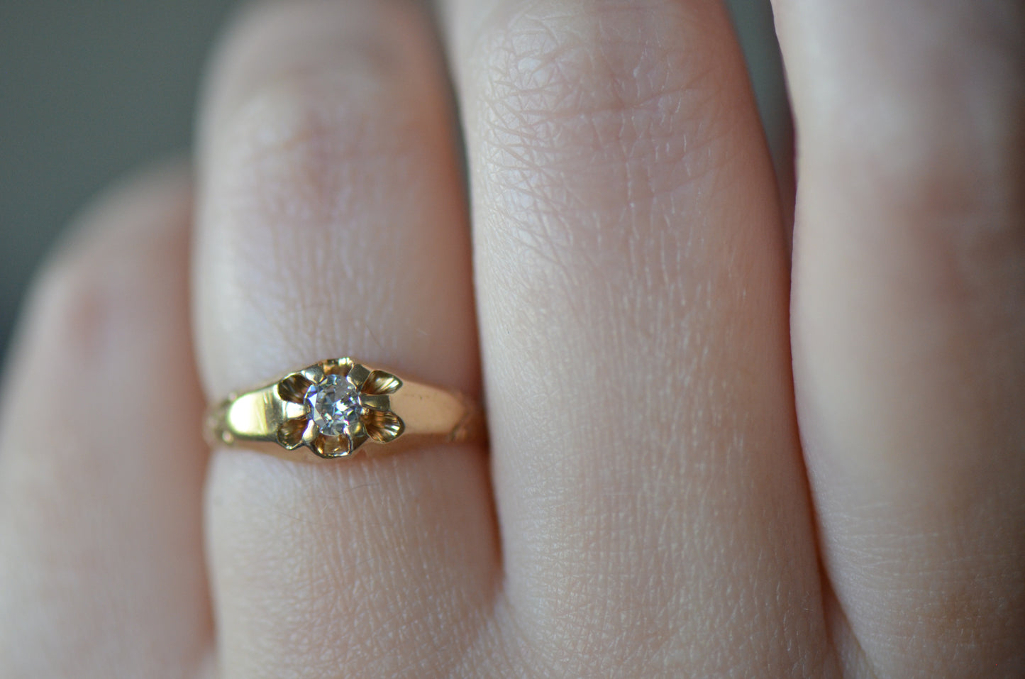 Scalloped and Detailed Belcher Diamond Ring