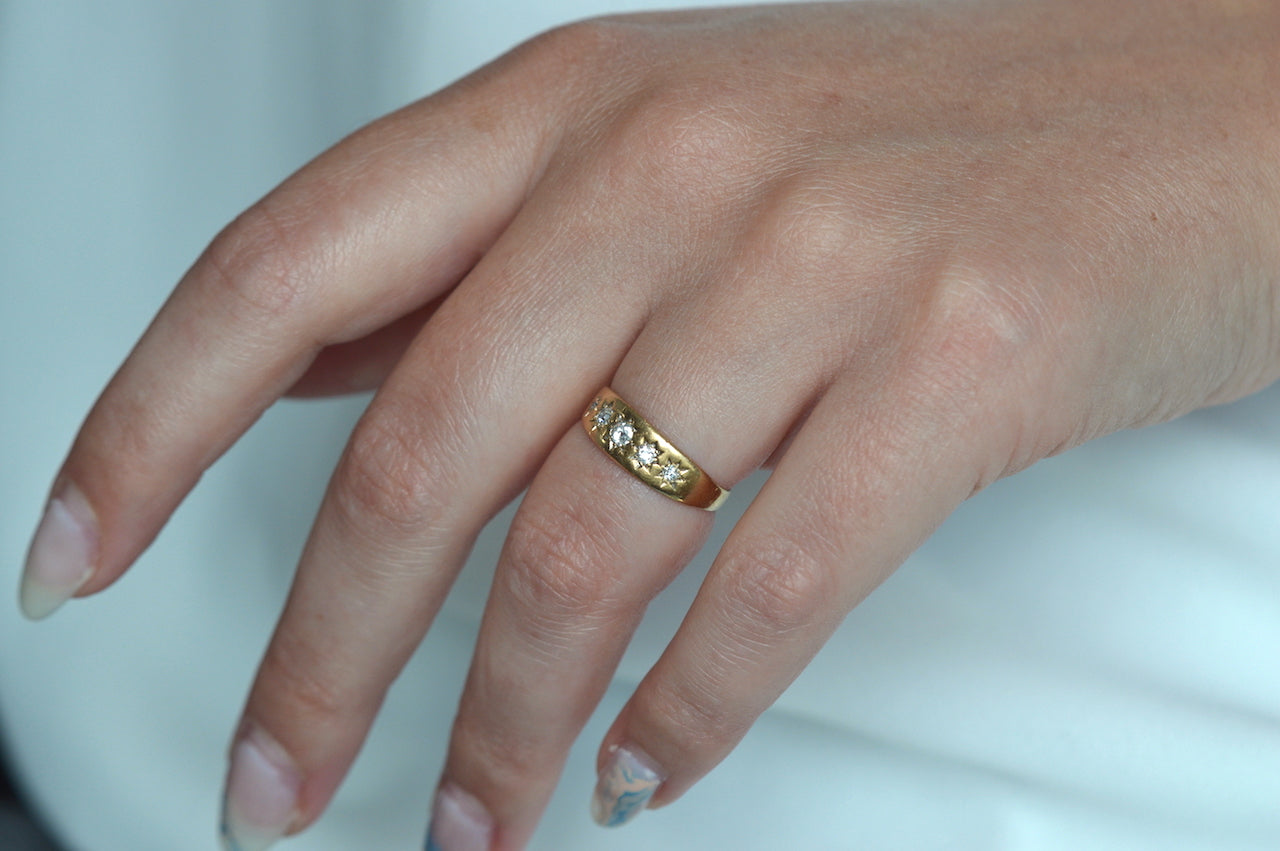 Shimmering Victorian Star-Set 5 Diamond Ring