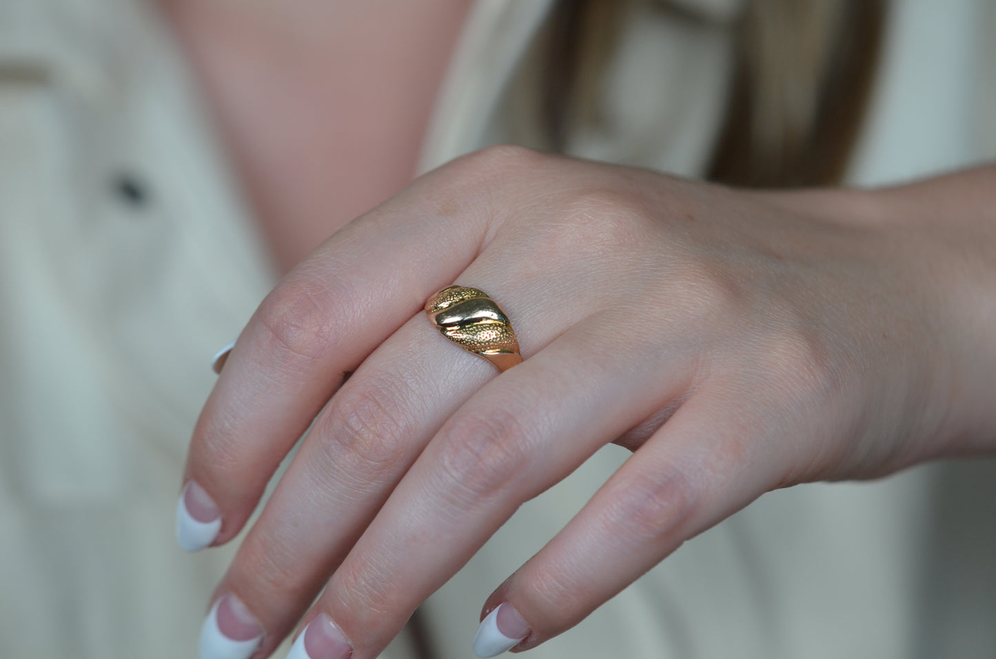 Warm Gold Vintage Waves Ring