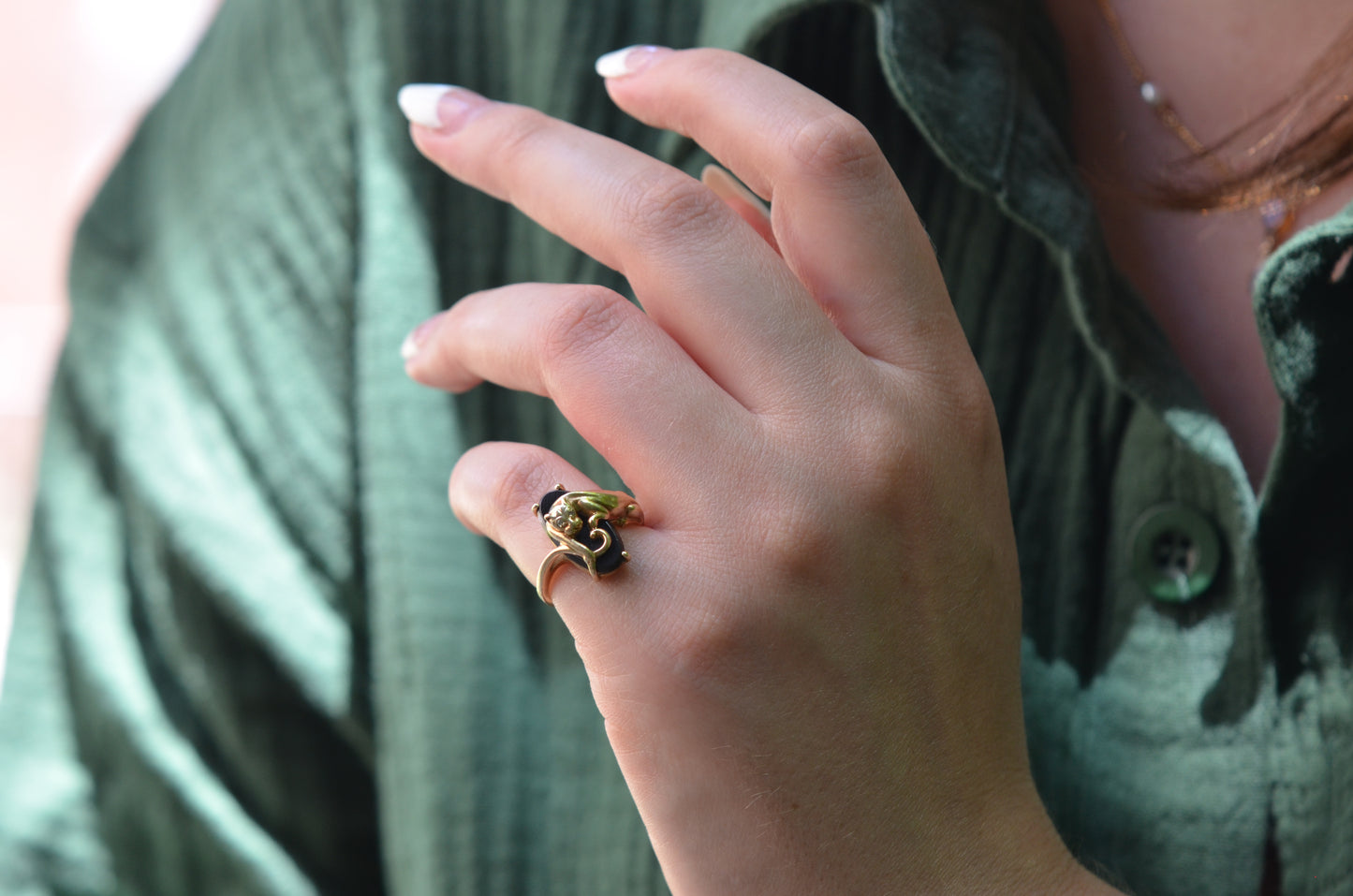 Dynamic Black Panther Vintage Ring