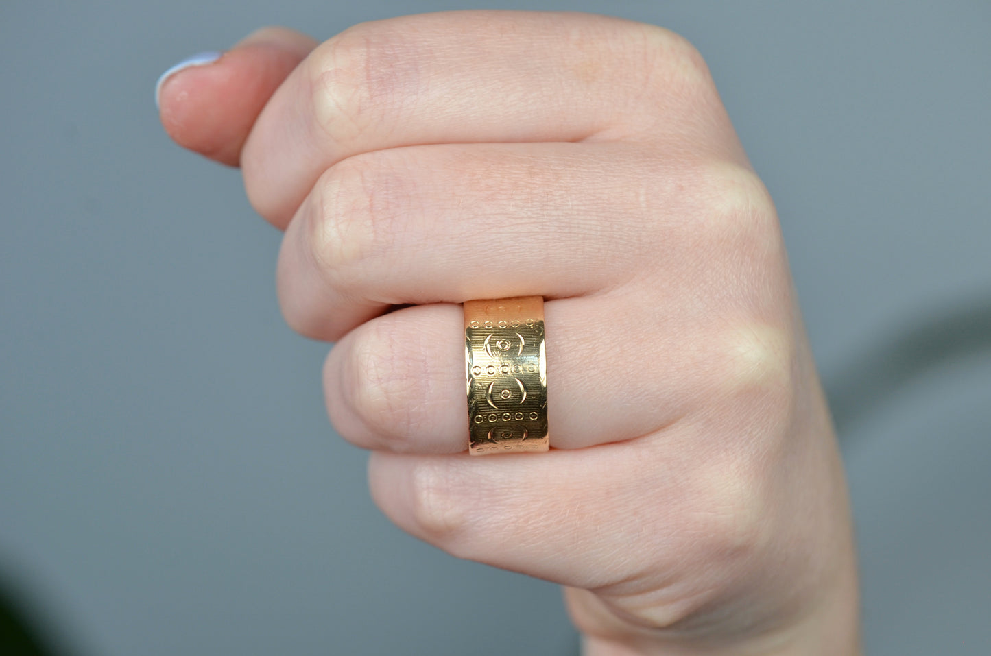 Bold Wide Vintage Band
