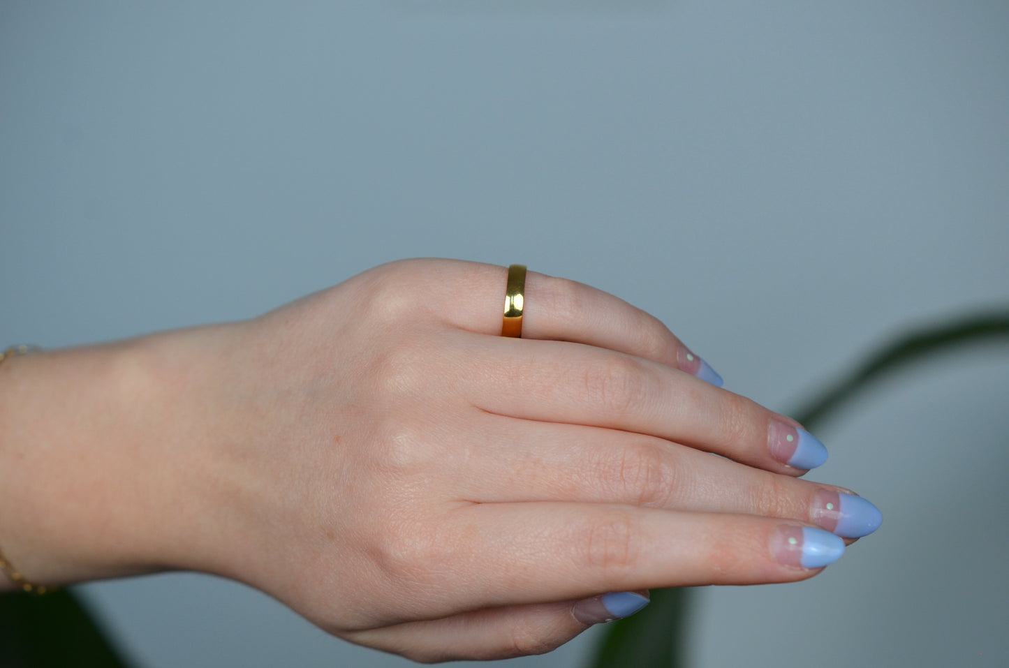 Buttery Petite 18k Band