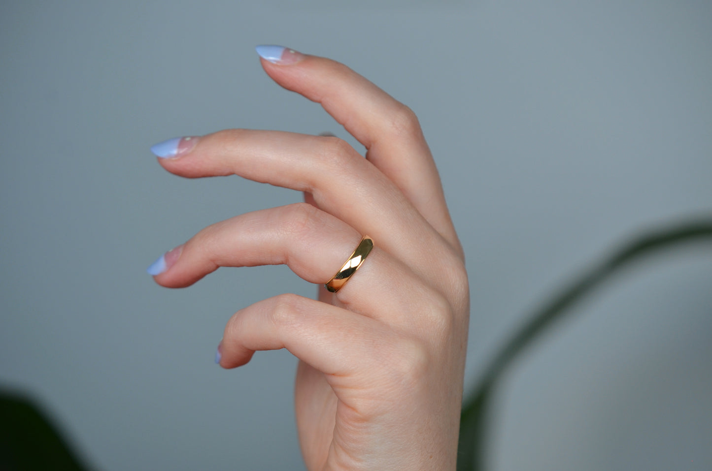 Shimmering Vintage Milgrained Facet Band