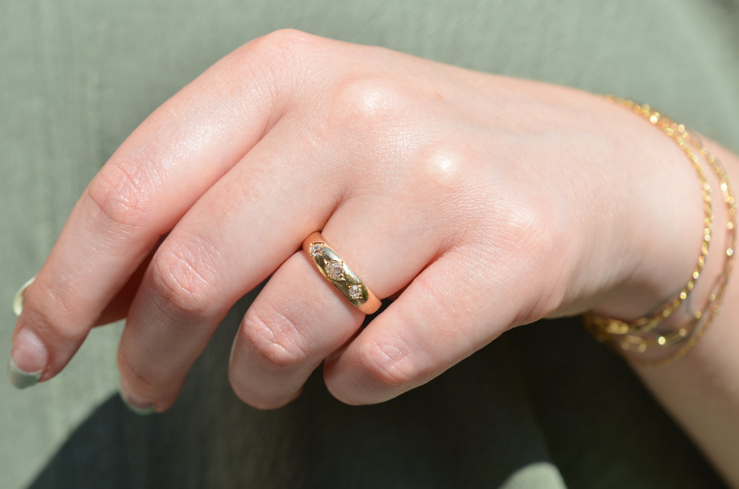 Minimalist Victorian Flush Trilogy Band