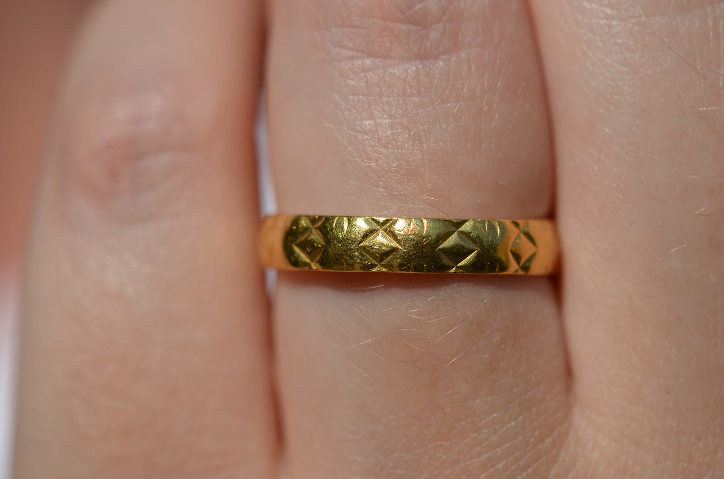 Slim Quilted 22k Band