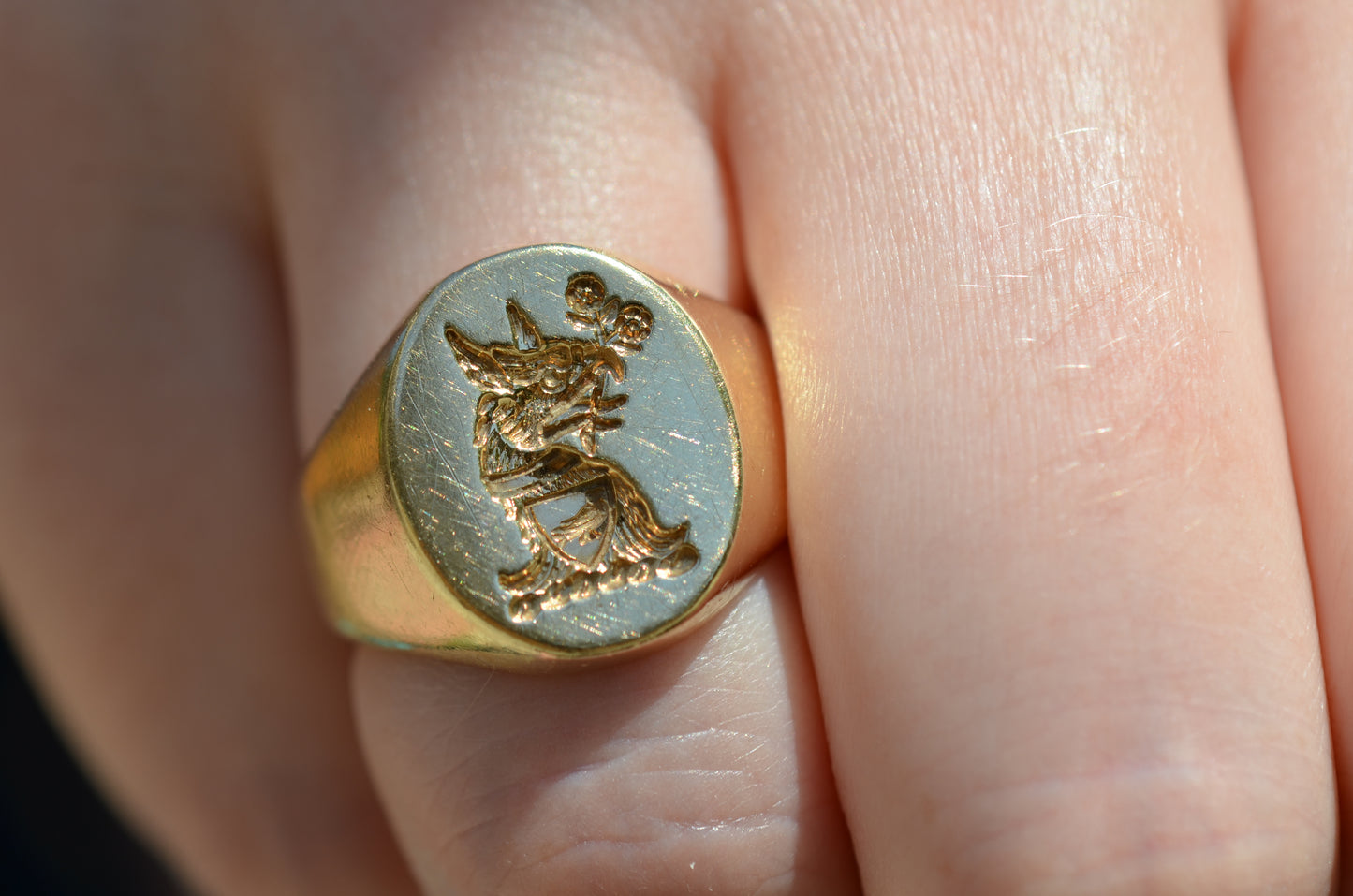 Stunning Estate Family Crest Signet