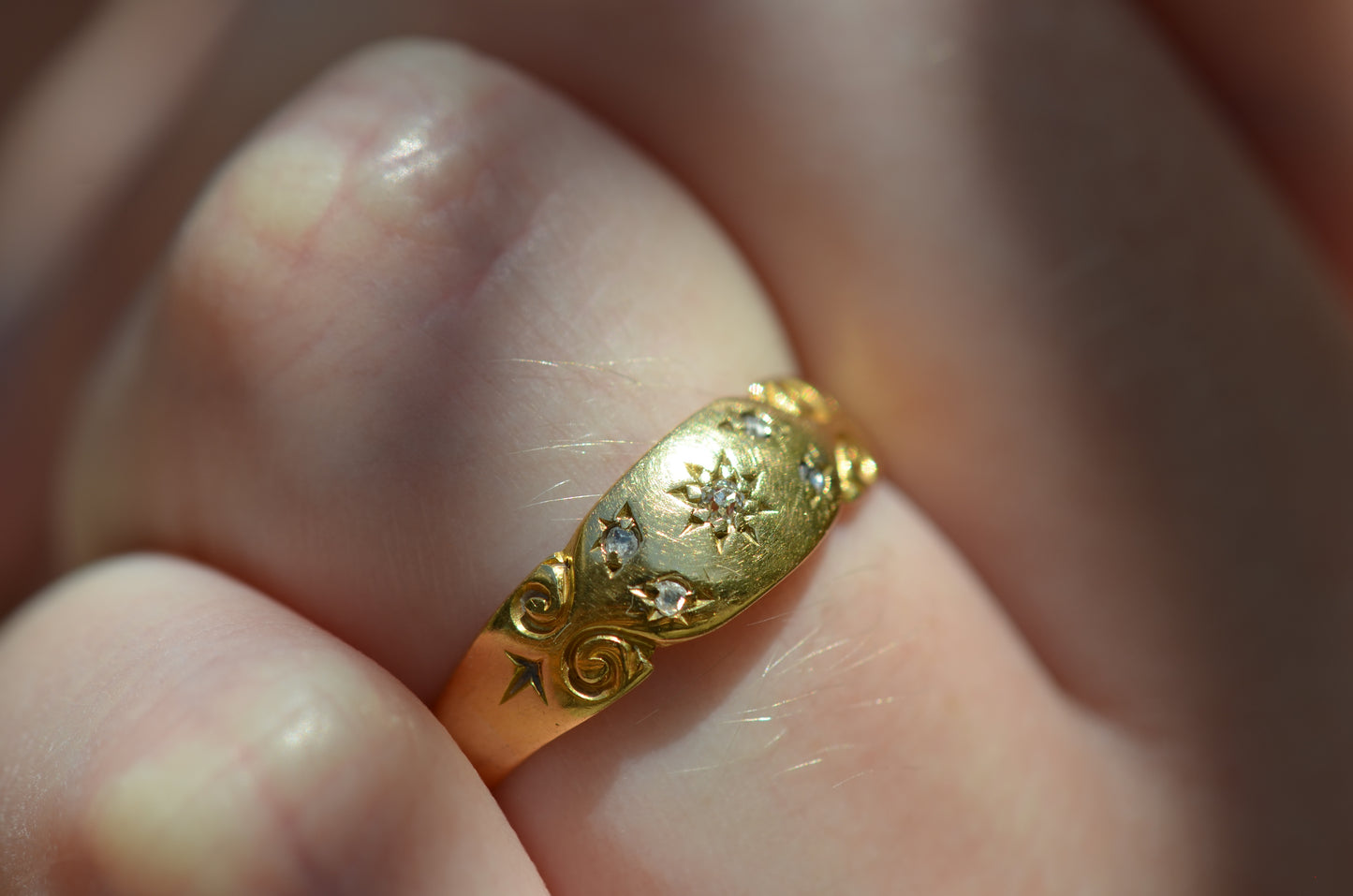 Dainty Scattered Starburst Ring