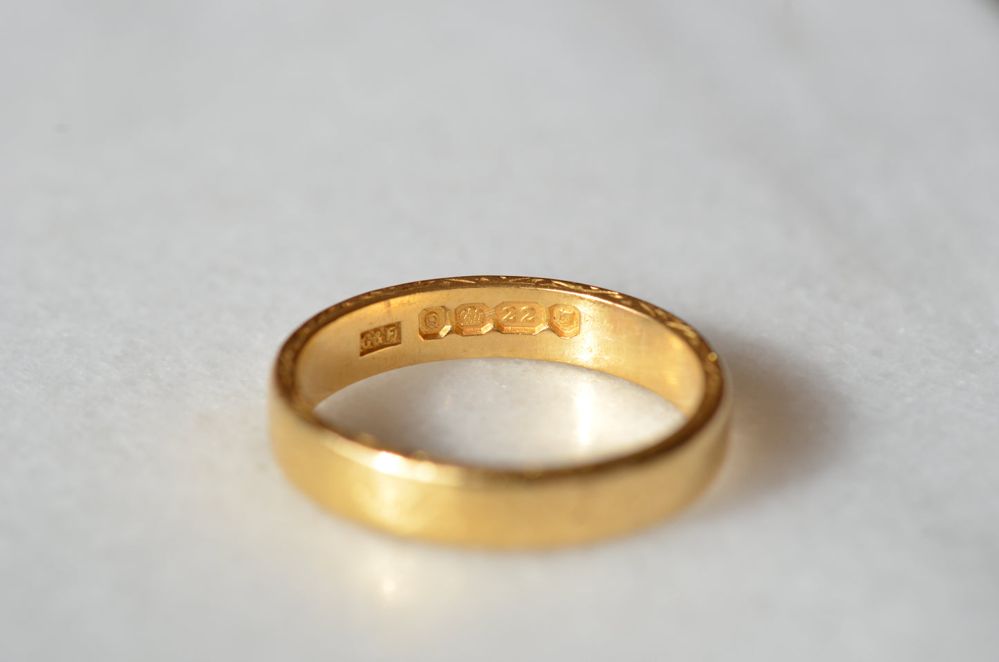 Charming Engraved Vintage 22k Band