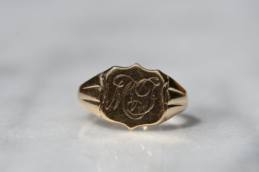 Smooth Vintage Shield Signet MVI