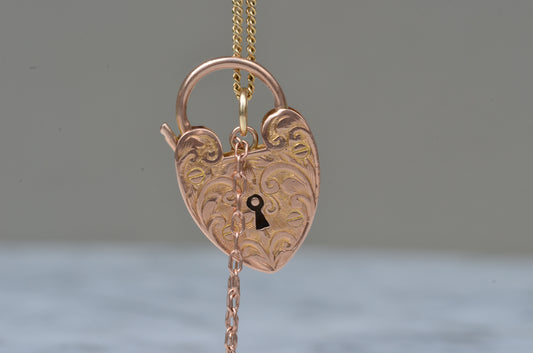 Medium Engraved Heart Padlock