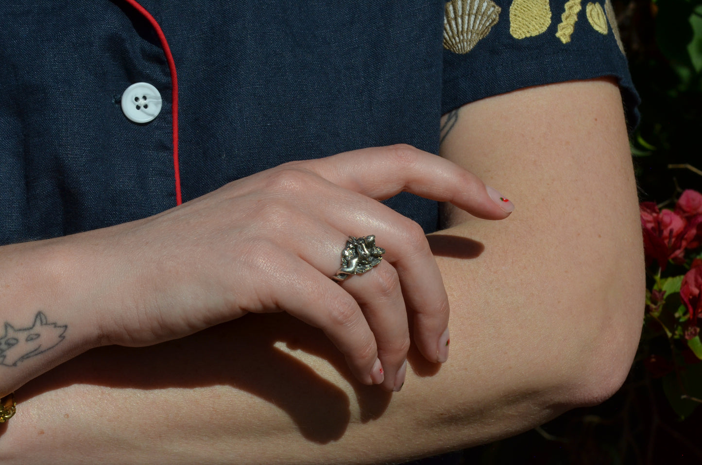 Bold Vintage Lovers' Embrace Ring