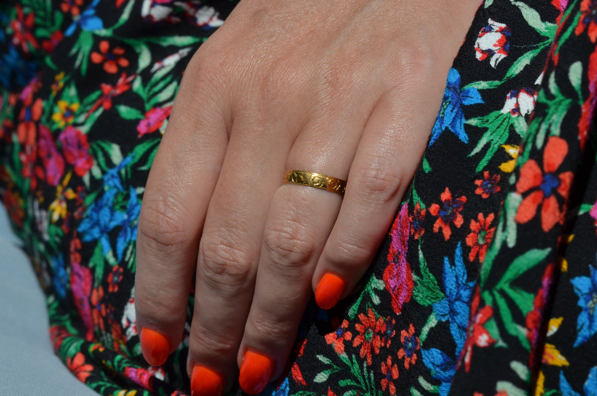 Warm Antique Floral 22k Band