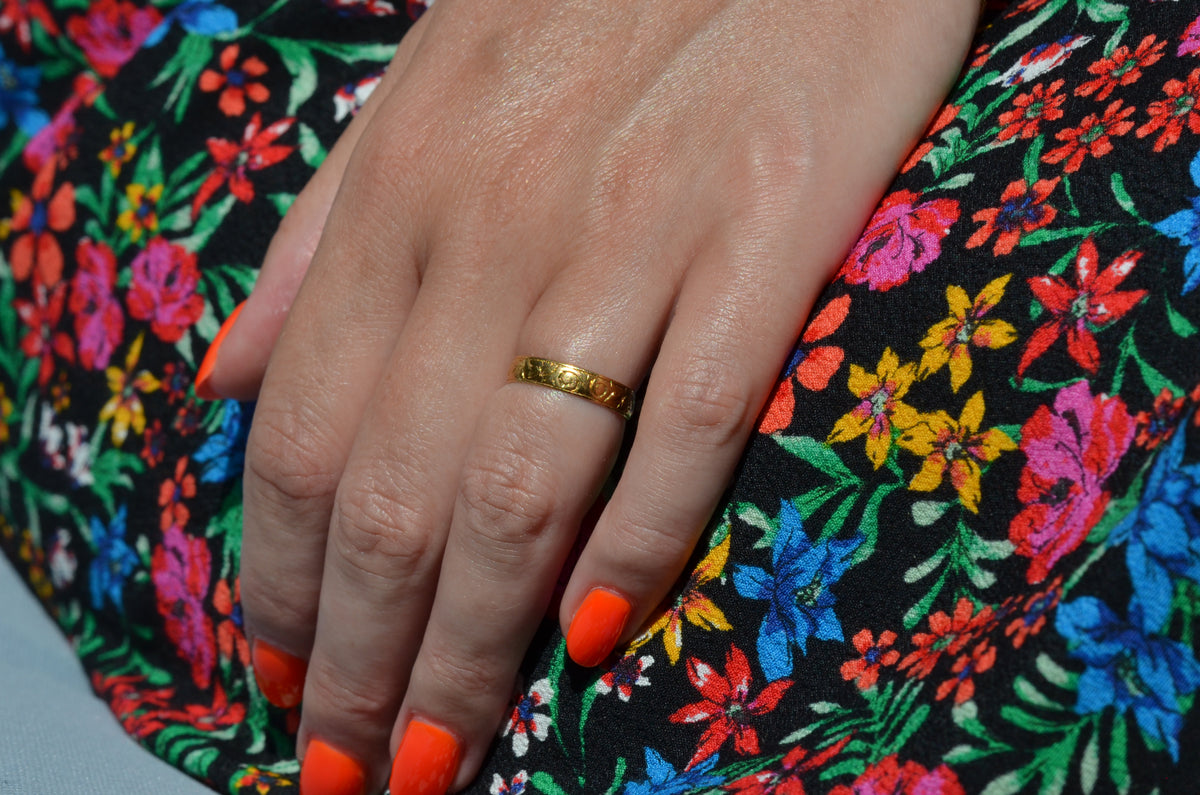 Warm Antique Floral 22k Band