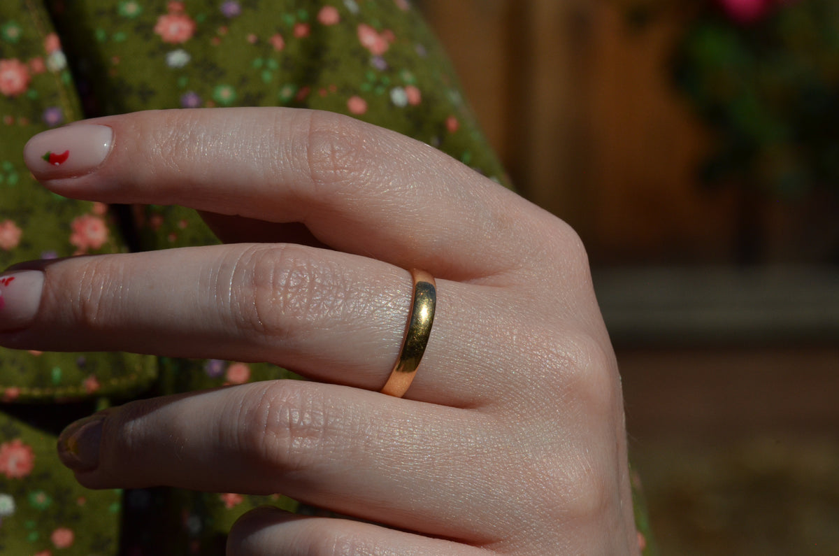Smooth Vintage 22k Band 8.5
