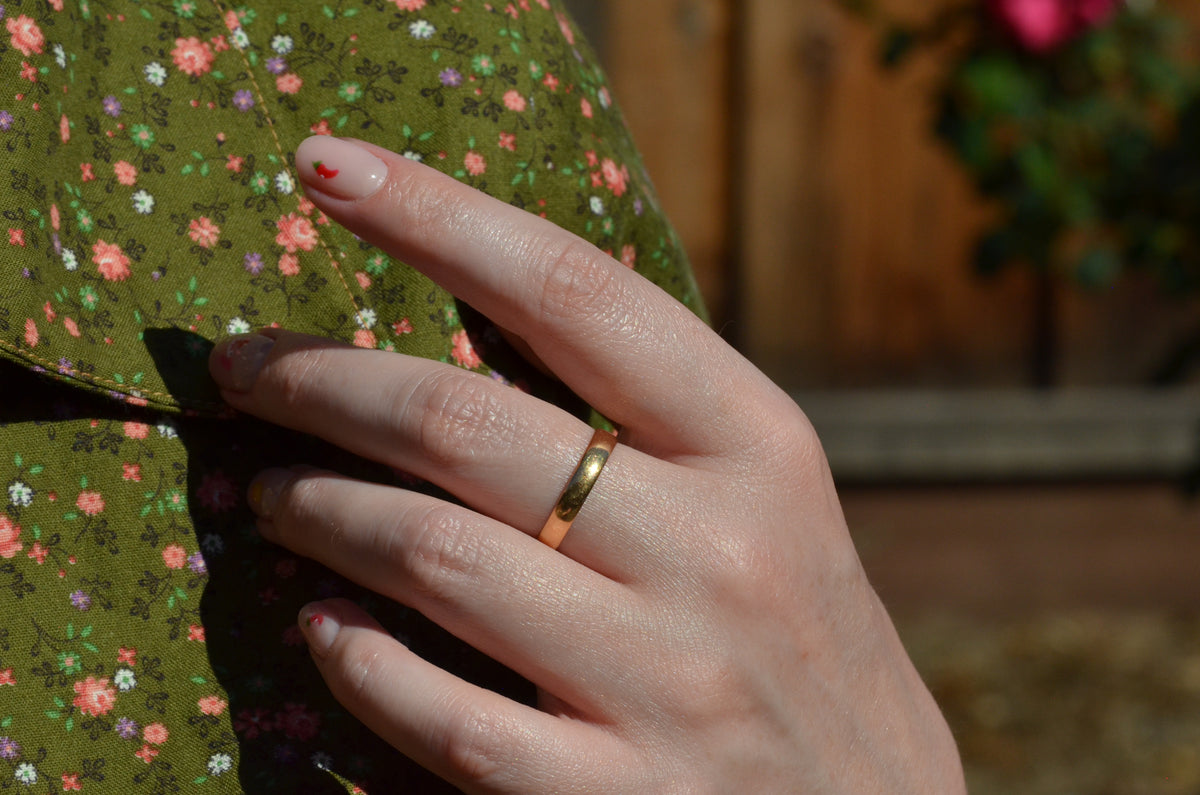 Smooth Vintage 22k Band 8.5