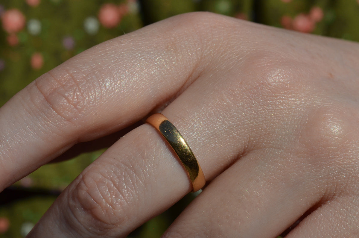 Smooth Vintage 22k Band 8.5