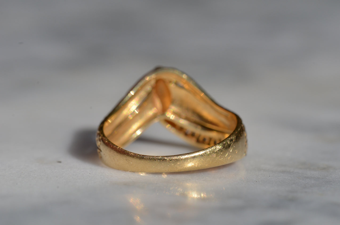 Sinuous Channel Snake Band