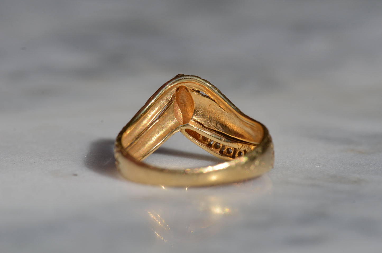 Sinuous Channel Snake Band