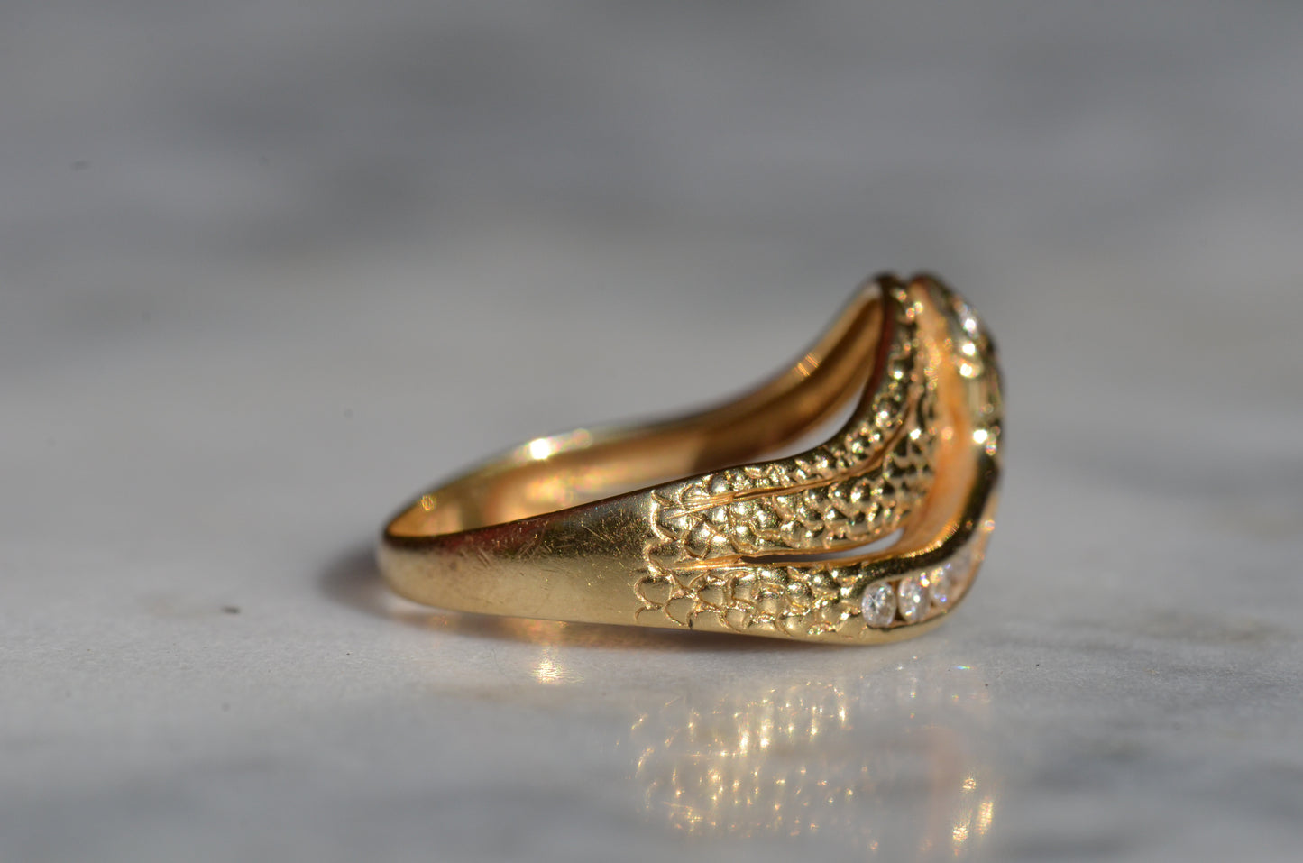 Sinuous Channel Snake Band