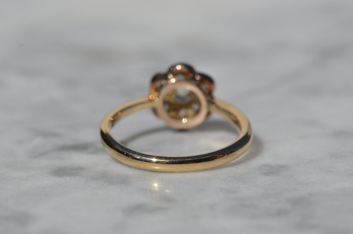 Elegant Vintage Diamond Daisy Ring