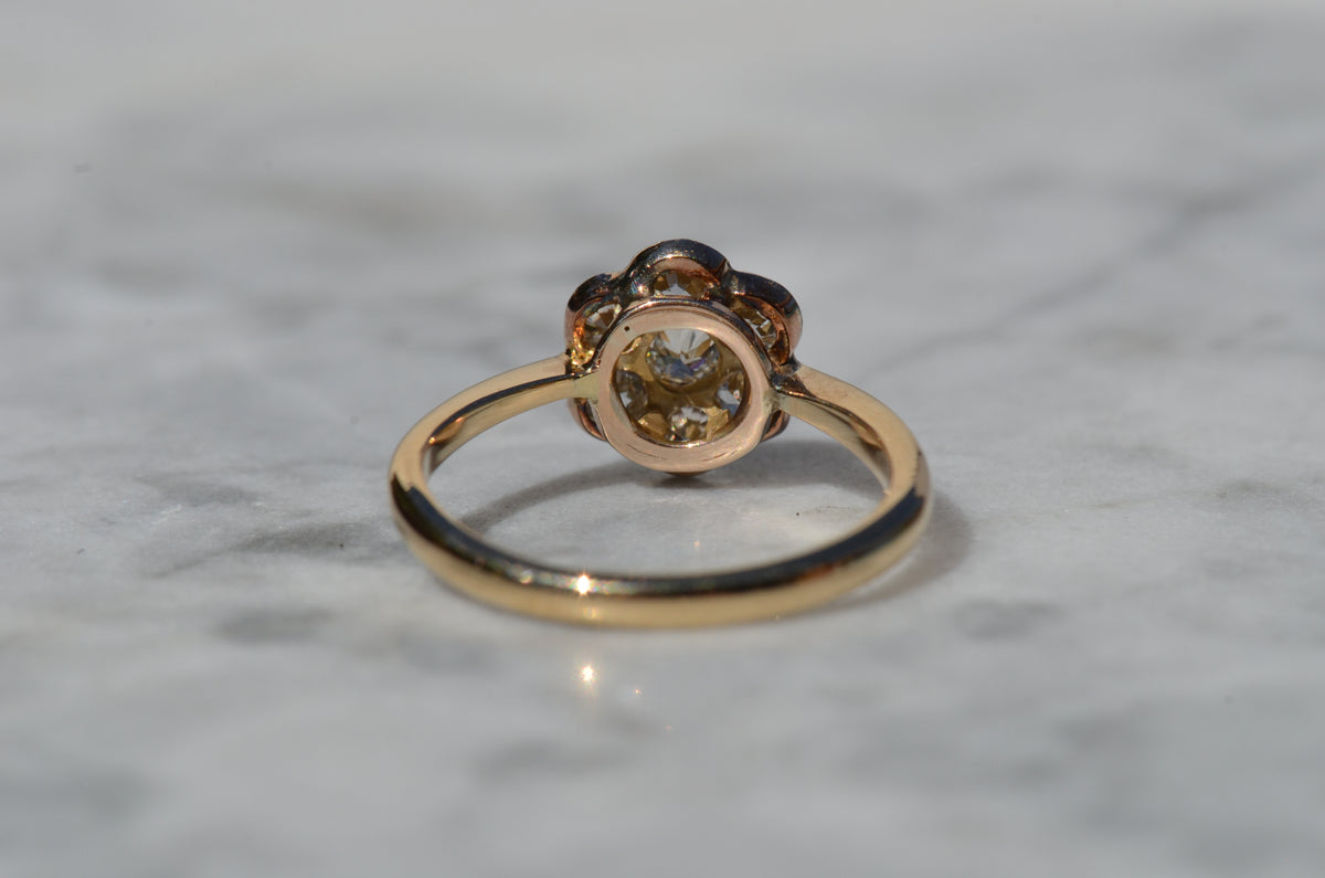 Elegant Vintage Diamond Daisy Ring