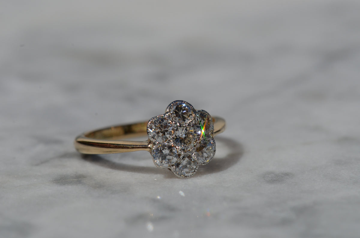 Elegant Vintage Diamond Daisy Ring