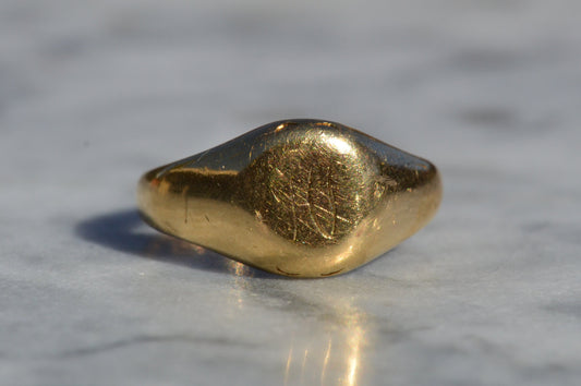 Smooth Rich Signet Ring