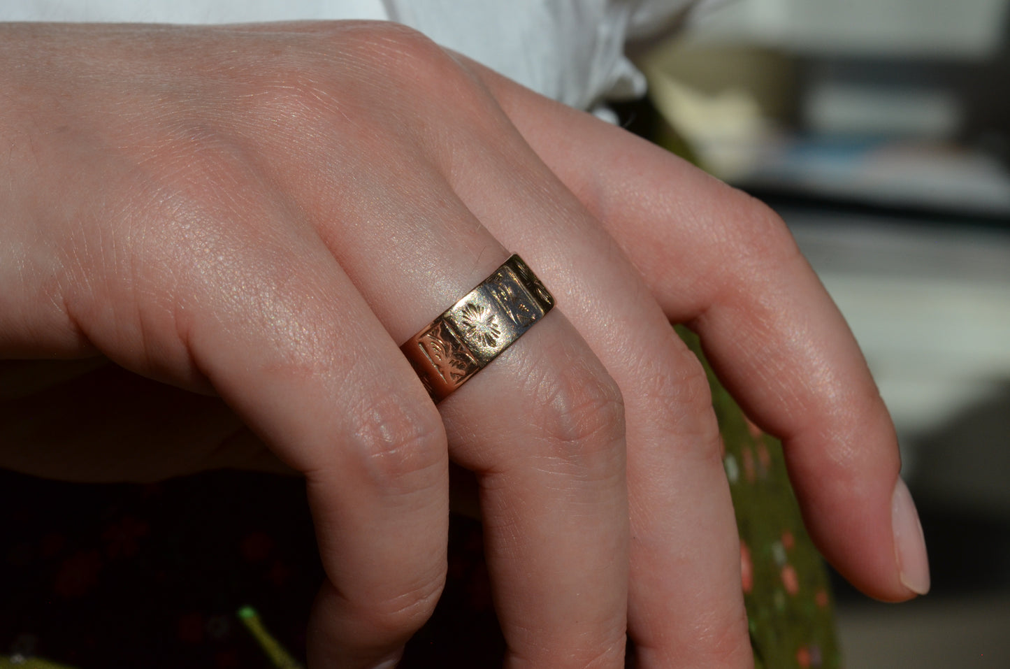 Warm Antique Panel Eternity Band