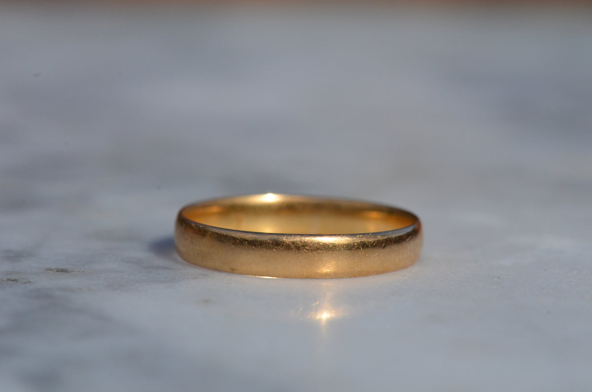 Smooth Vintage 22k Band 8.5