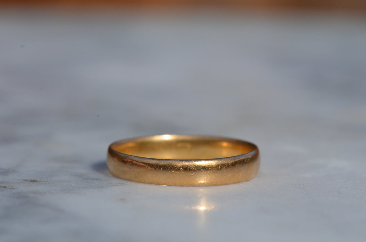 Smooth Vintage 22k Band 8.5