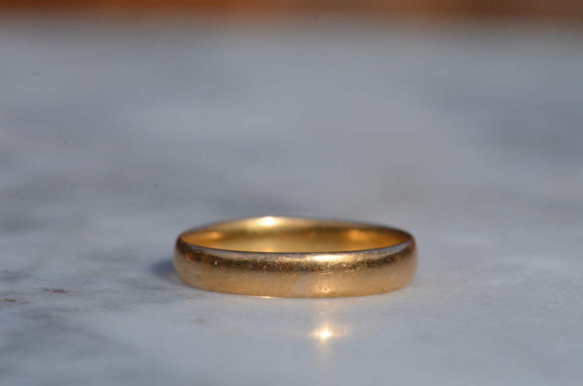 Smooth Vintage 22k Band 8.5