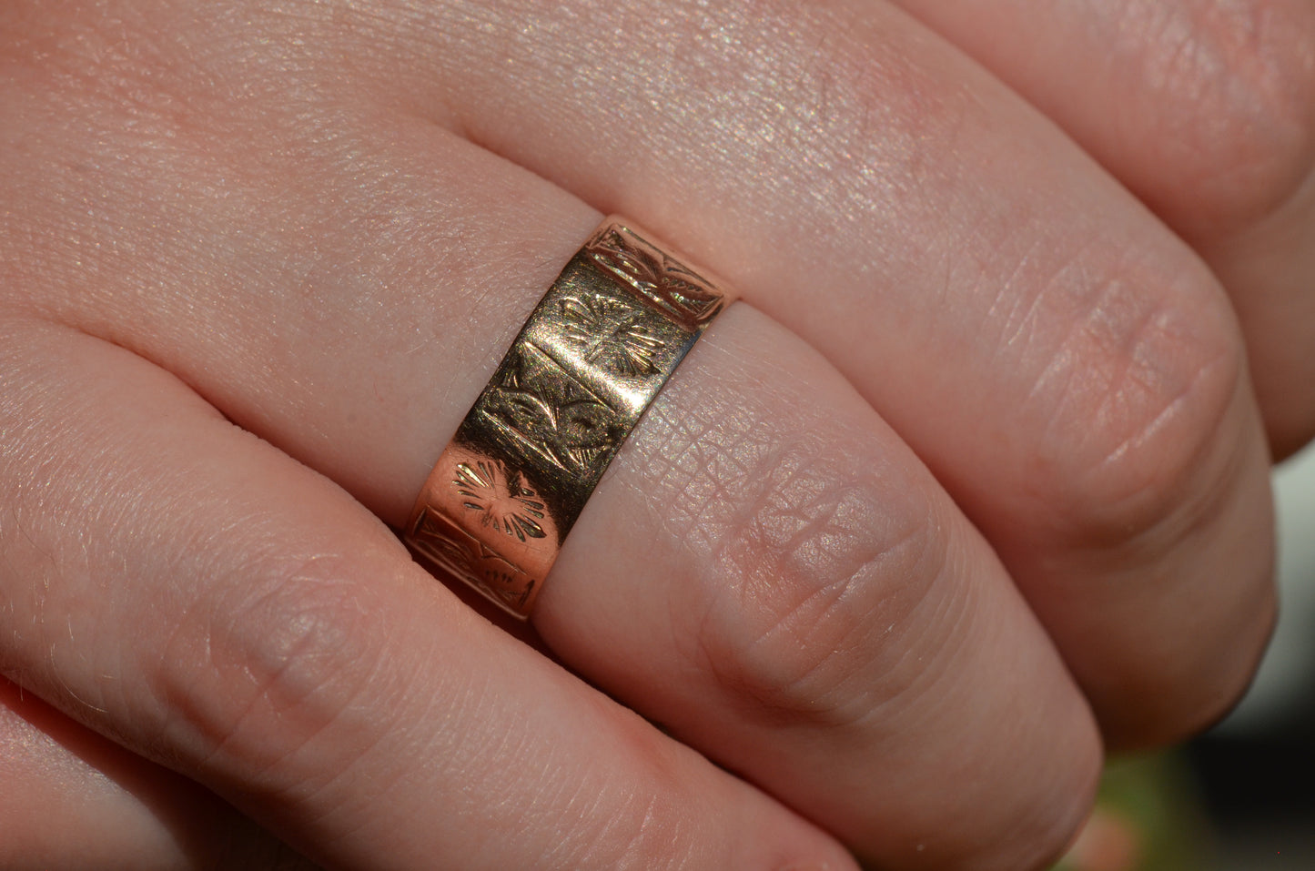 Warm Antique Panel Eternity Band