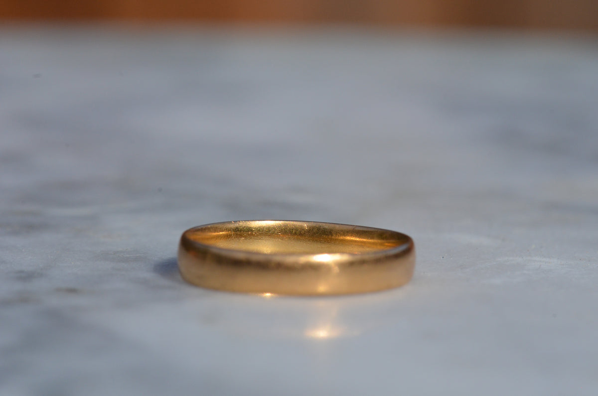 Smooth Vintage 22k Band 8.5