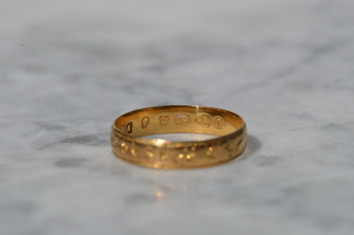 Warm Antique Floral 22k Band