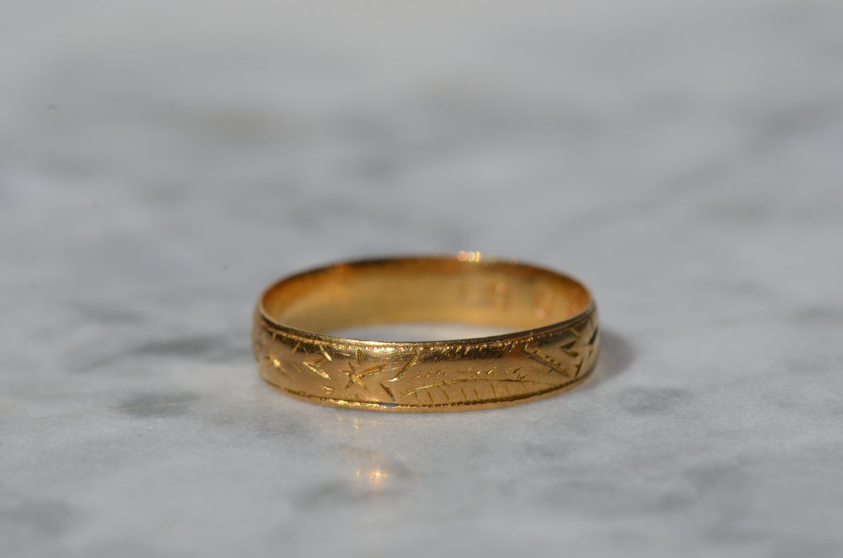 Warm Antique Floral 22k Band