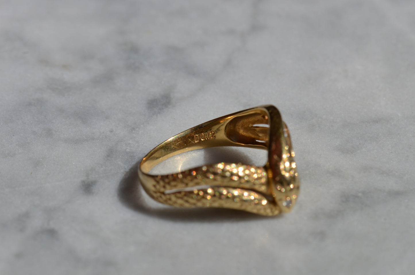 Sinuous Channel Snake Band