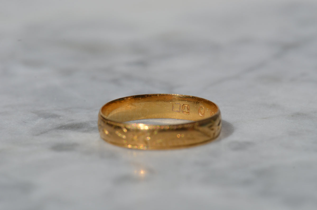 Warm Antique Floral 22k Band