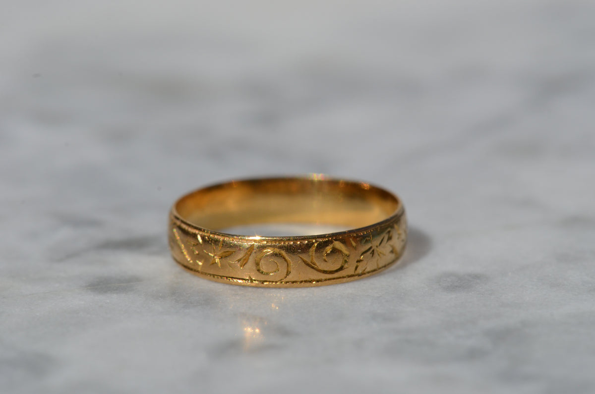 Warm Antique Floral 22k Band